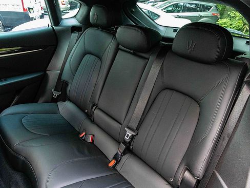 Used 2021 Maserati Levante image 22