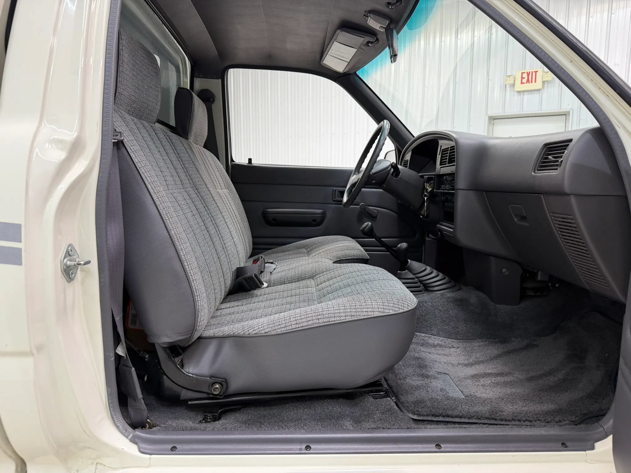Used 1990 Toyota Pickup Deluxe AWD/4WD image 15