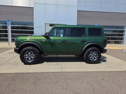 New 2025 Ford Bronco Badlands image 2