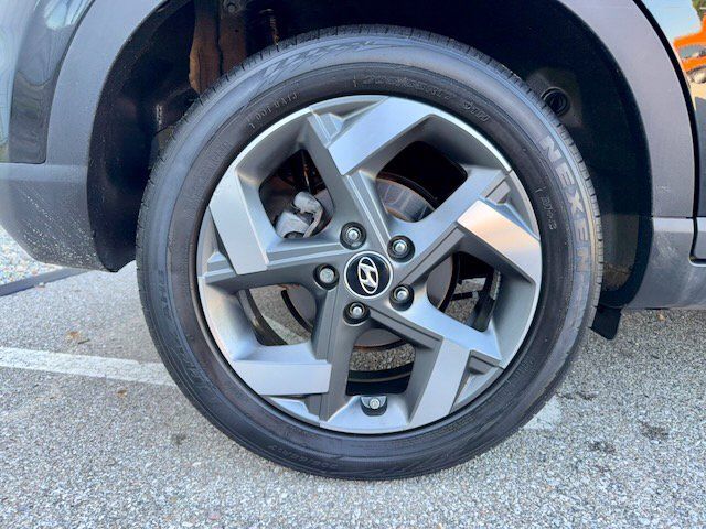 Used 2024 Hyundai Venue SEL FWD image 28