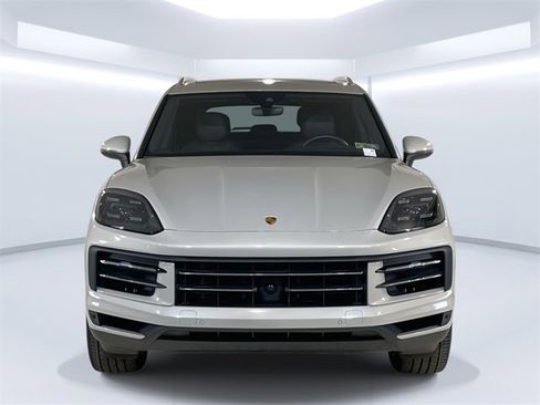 Used 2024 Porsche Cayenne image 10