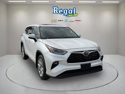 Used 2023 Toyota Highlander Limited