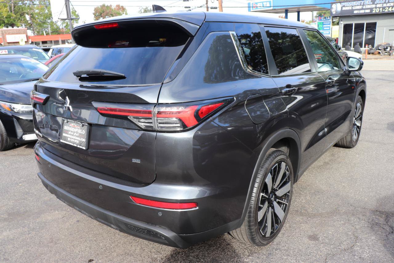 Used 2025 Mitsubishi Outlander SE FWD image 5