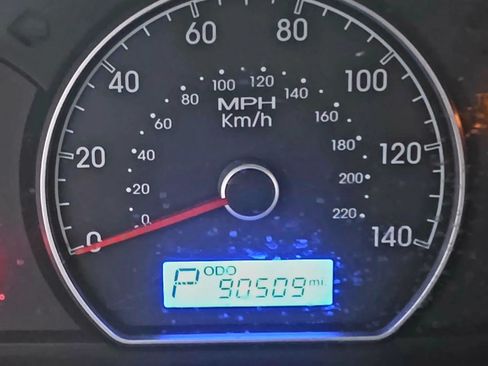Used 2010 Hyundai Elantra GLS FWD image 20