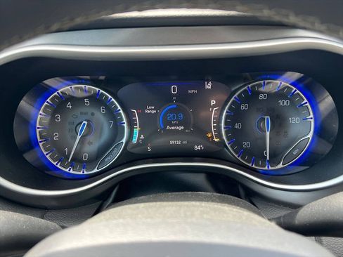 Used 2024 Chrysler Pacifica Touring-L FWD image 13