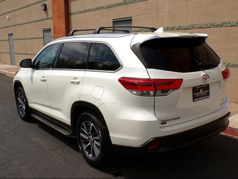 Used 2019 Toyota Highlander XLE image 6