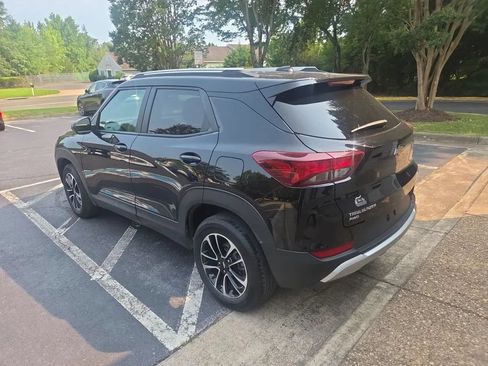 Used 2025 Chevrolet TrailBlazer LT AWD/4WD image 2