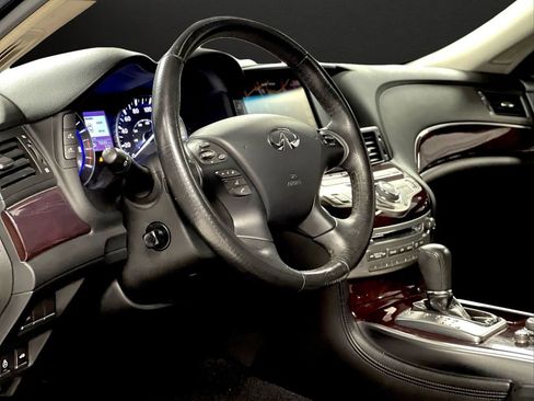 Used 2017 INFINITI Q70 L 3.7 image 16