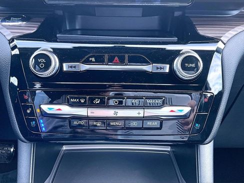 Used 2023 Ford Explorer Limited image 32