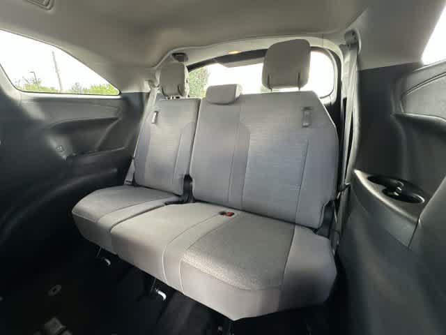 Used 2025 Toyota Sienna LE AWD/4WD image 19