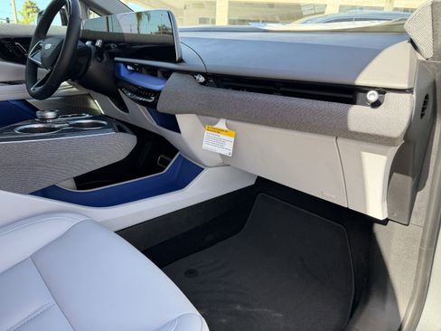 New 2026 Cadillac Optiq Luxury 2 image 11