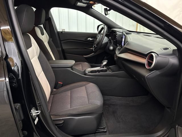 Used 2024 Chevrolet Trax RS FWD image 23