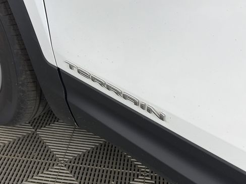 Used 2023 GMC Terrain SLE FWD image 17