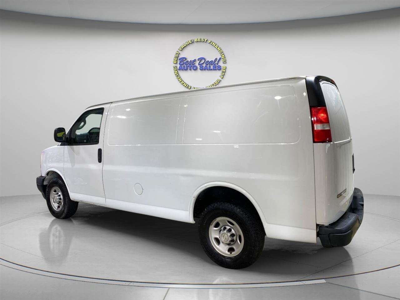 Used 2020 Chevrolet Express 2500 w/ Driver Convenience Package RWD image 3