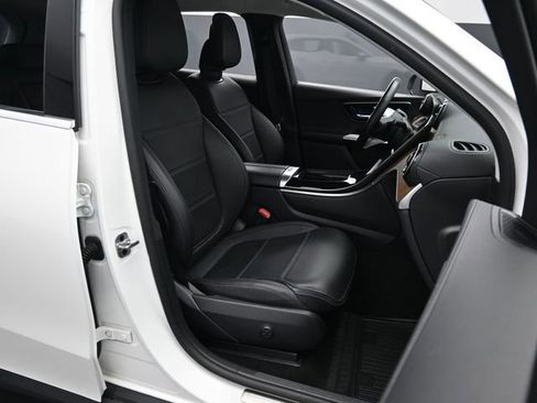 Used 2024 Mercedes-Benz GLC 300 image 31