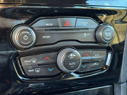 Used 2019 Chrysler 300 S image 30