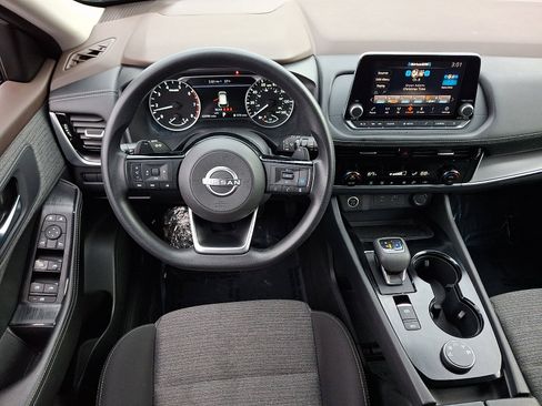 Used 2022 Nissan Rogue SV image 11