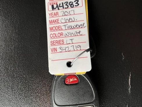 Used 2017 Chevrolet Traverse LT w/ Style and Technology Package image 40