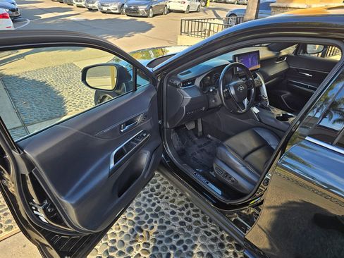 Used 2023 Toyota Venza Nightshade image 8
