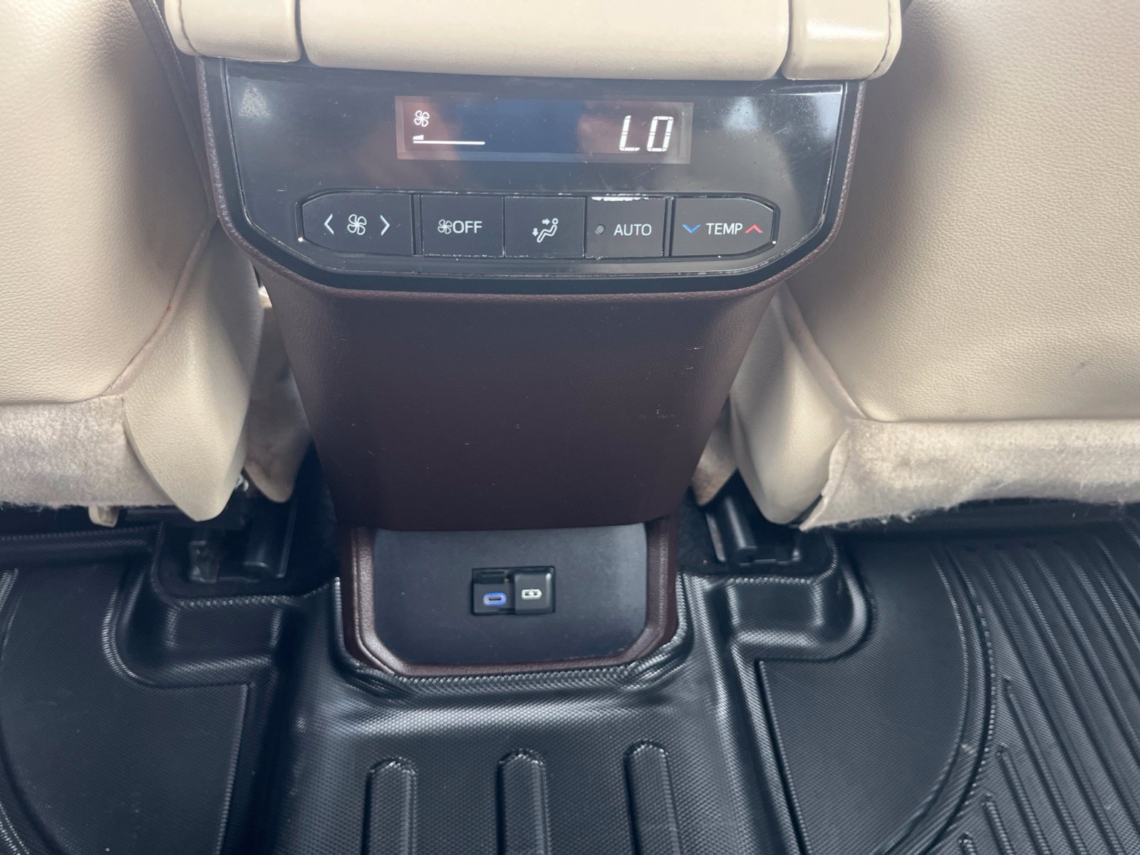 Used 2022 Toyota Highlander XLE FWD image 26