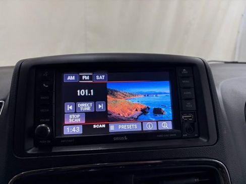 Used 2018 Dodge Grand Caravan SE w/ UConnect Hands-Free Group image 32