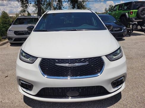 New 2025 Chrysler Pacifica Select image 15