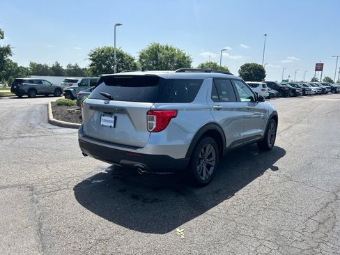Used 2024 Ford Explorer XLT w/ XLT Sport Appearance Package AWD/4WD image 3