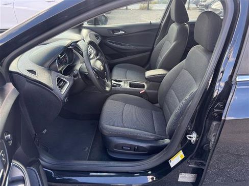 Used 2018 Chevrolet Cruze LT w/ Convenience Package image 8