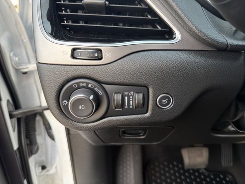 Used 2022 Jeep Cherokee Limited image 15