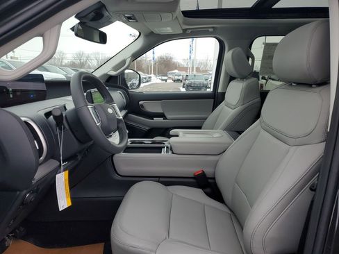 New 2026 Ford Expedition Active image 8