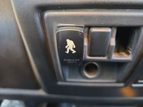 Used 2000 Jeep Wrangler SE image 21