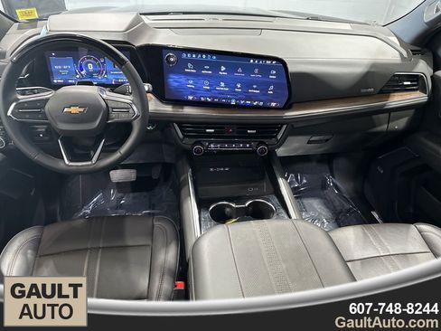 Used 2025 Chevrolet Suburban High Country image 7