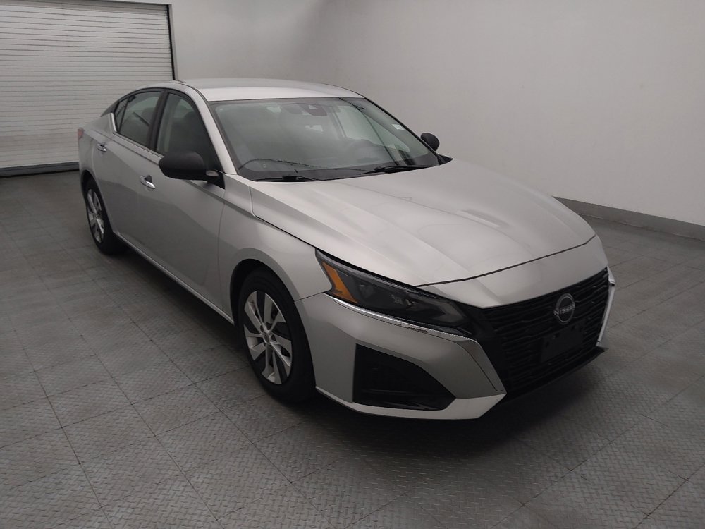 Used 2024 Nissan Altima 2.5 S FWD image 13