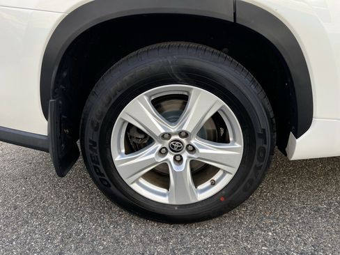 Used 2020 Toyota Highlander L image 10