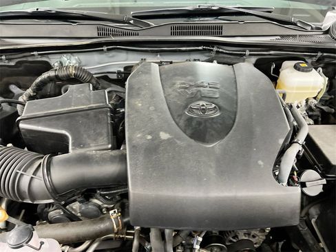 Used 2019 Toyota Tacoma TRD Off-Road image 25