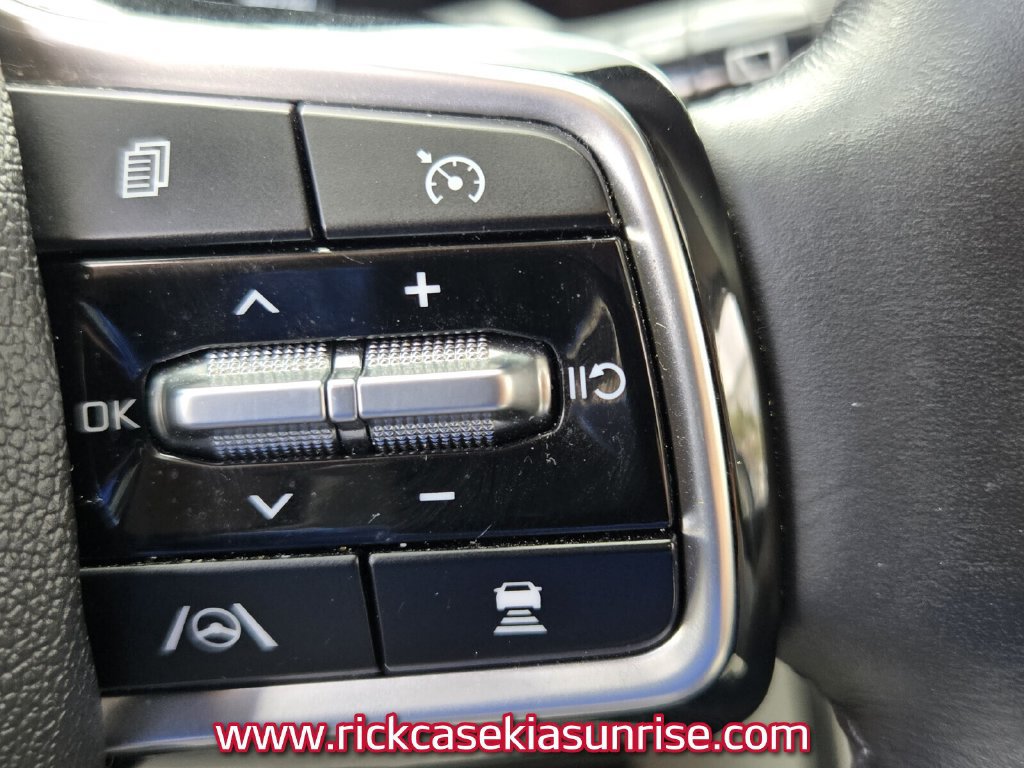 Used 2023 Kia Carnival SX Prestige FWD image 29