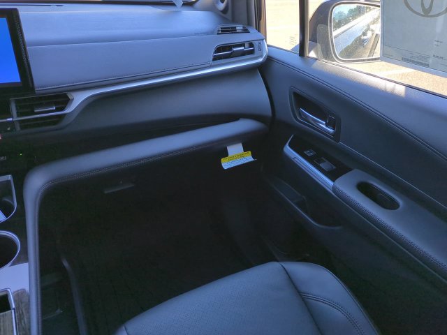 New 2026 Toyota Sienna Limited AWD/4WD image 17