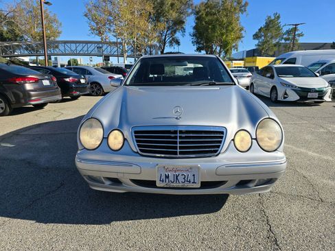 Used 2000 Mercedes-Benz E 320 Sedan image 2