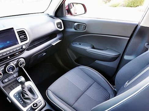 New 2025 Hyundai Venue Limited image 25