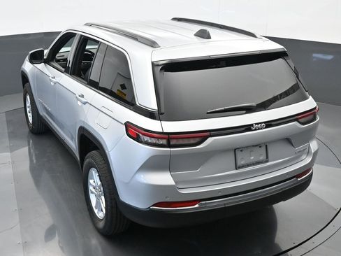 Used 2024 Jeep Grand Cherokee Laredo w/ Trailer Tow Package image 31