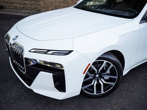 Used 2023 BMW i7 xDrive60 image 2