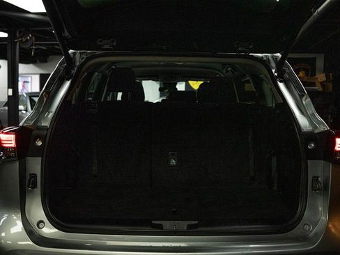 Used 2024 Toyota Highlander LE image 7