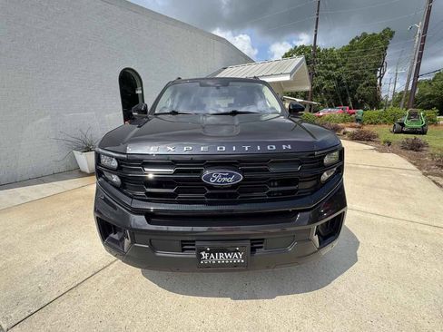 Used 2025 Ford Expedition Active AWD/4WD image 3