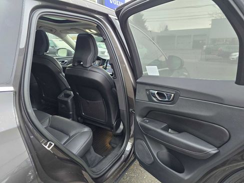 Certified 2023 Volvo XC60 T8 Ultimate w/ Climate Package image 13