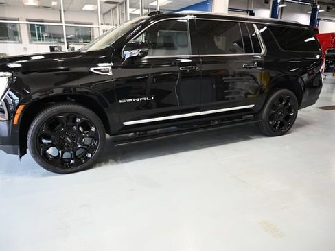New 2026 GMC Yukon XL Denali w/ Denali Reserve Package AWD/4WD image 9