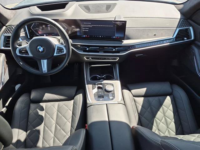 Used 2025 BMW X7 xDrive40i w/ M Sport Package AWD/4WD image 19
