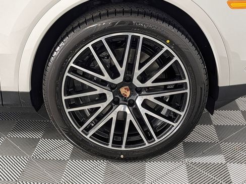 New 2026 Porsche Cayenne image 14