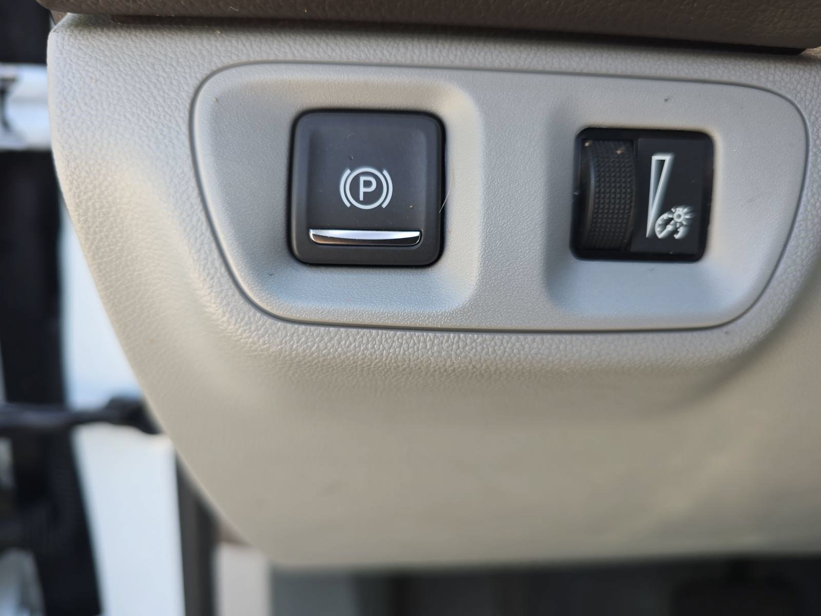 Used 2022 GMC Acadia SLE w/ Driver Convenience Package FWD image 26