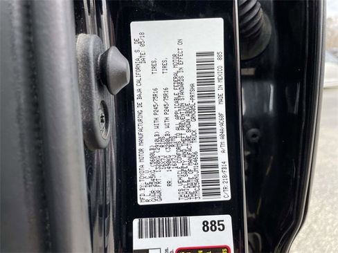 Used 2018 Toyota Tacoma SR image 33