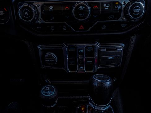 Used 2021 Jeep Gladiator Willys image 26